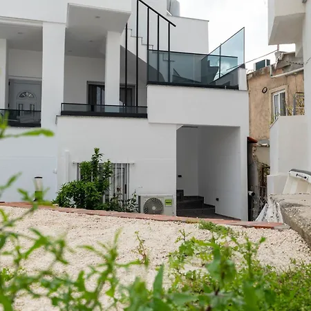 Πανσιόν Lubora Εξαμίλιο
