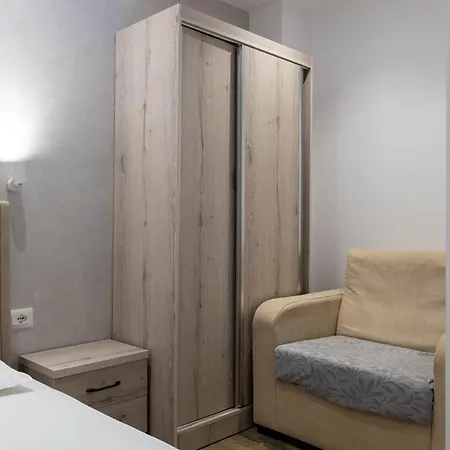 Lubora Πανσιόν 3*